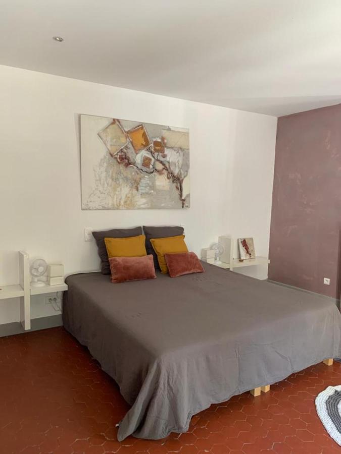 Bed and Breakfast Mas Carita Cabannes Esterno foto