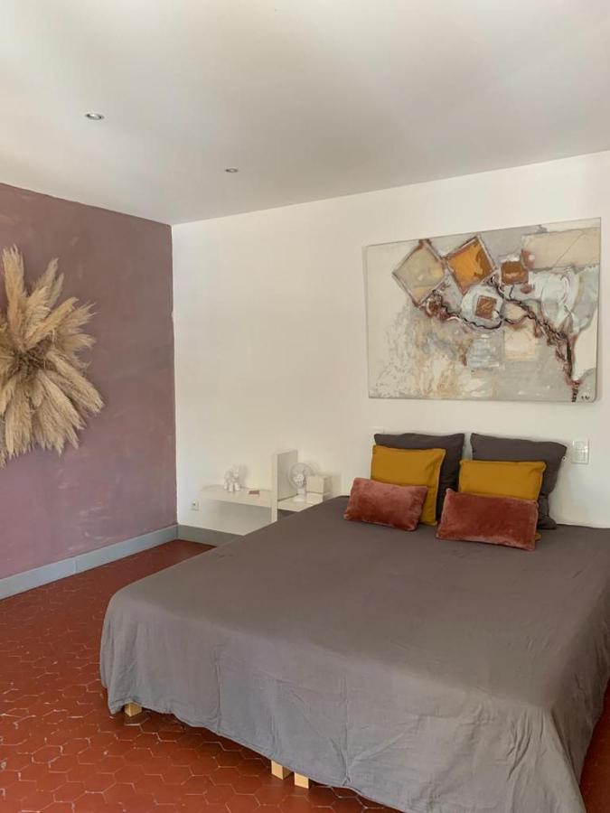 Bed and Breakfast Mas Carita Cabannes Esterno foto