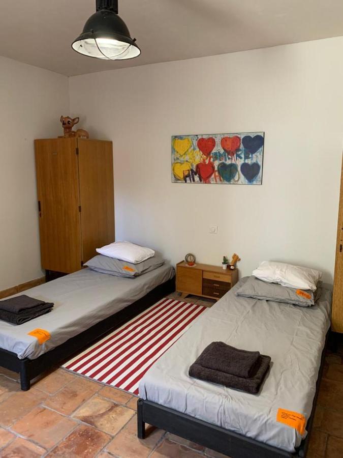 Bed and Breakfast Mas Carita Cabannes Esterno foto