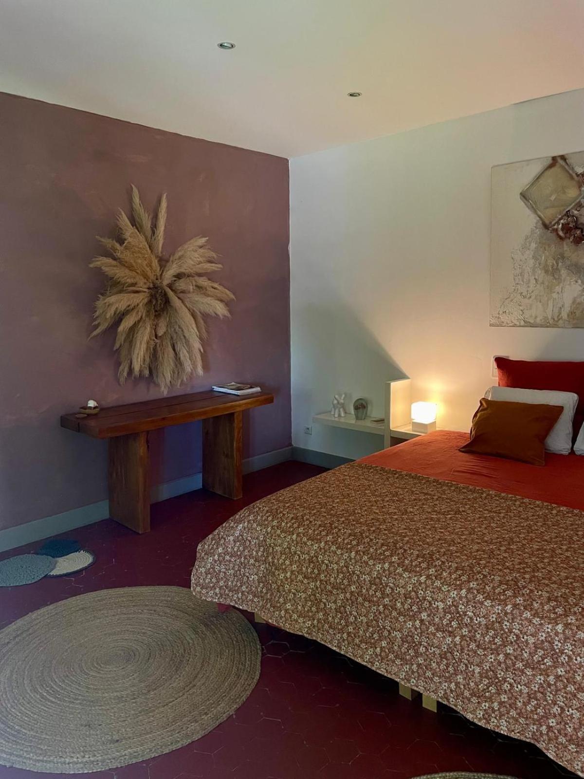 Bed and Breakfast Mas Carita Cabannes Esterno foto