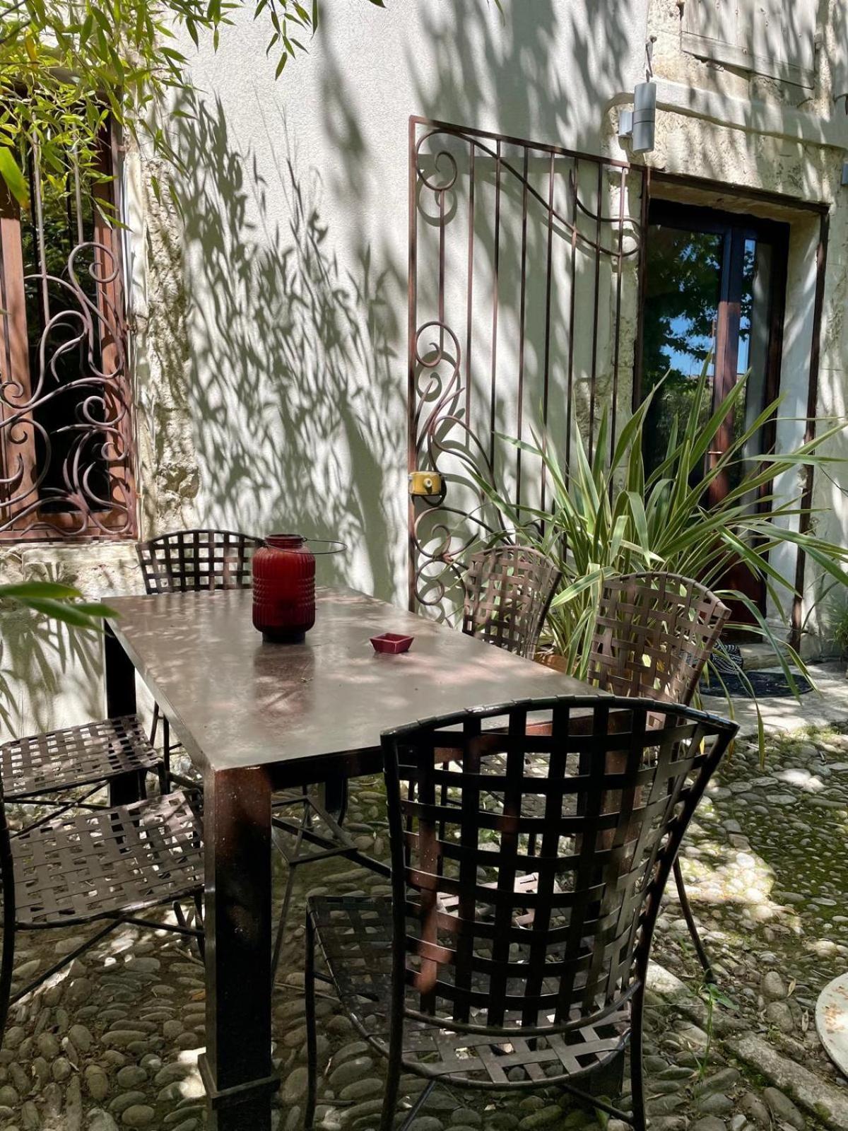 Bed and Breakfast Mas Carita Cabannes Esterno foto
