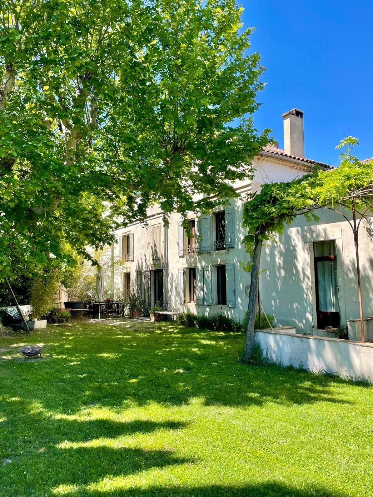 Bed and Breakfast Mas Carita Cabannes Esterno foto